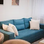 شقة 44 *